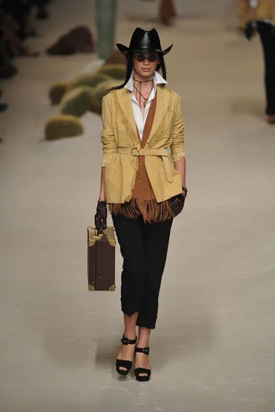 Look 8